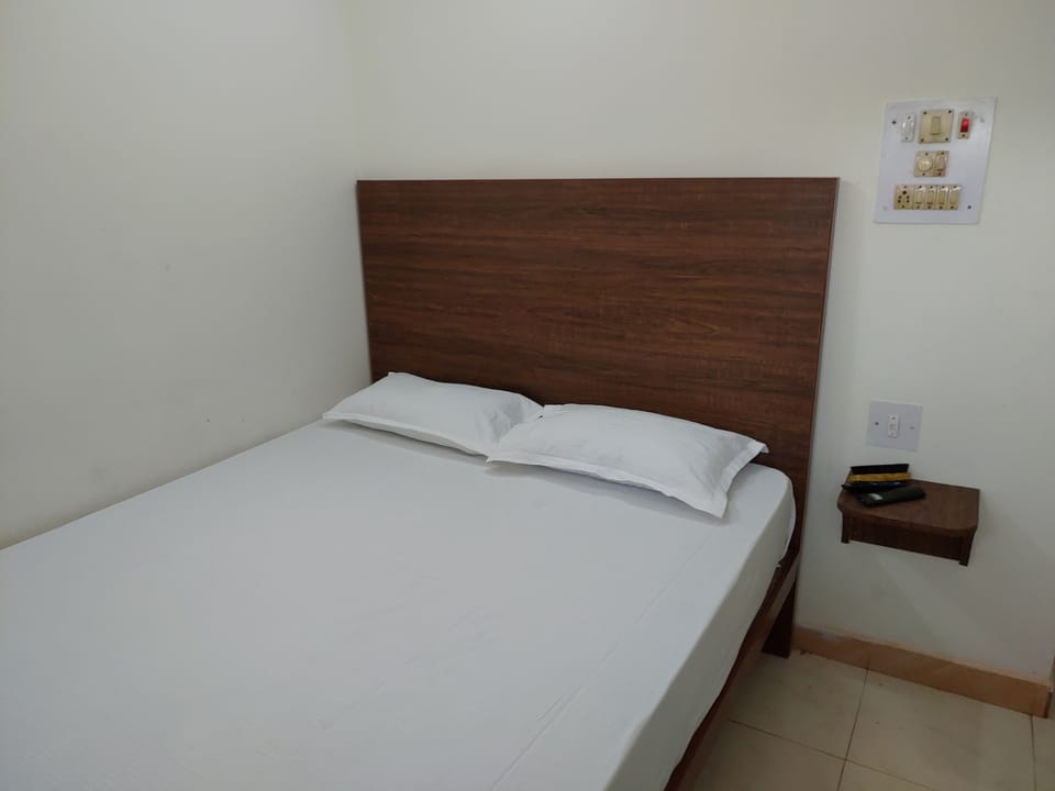 Basic Double Room | Laptop workspace, rollaway beds (surcharge), bed sheets