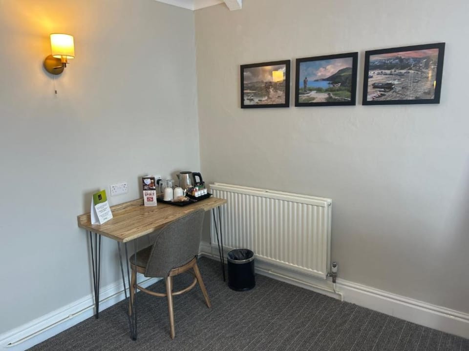 Double Room | Desk, laptop workspace, iron/ironing board, free WiFi