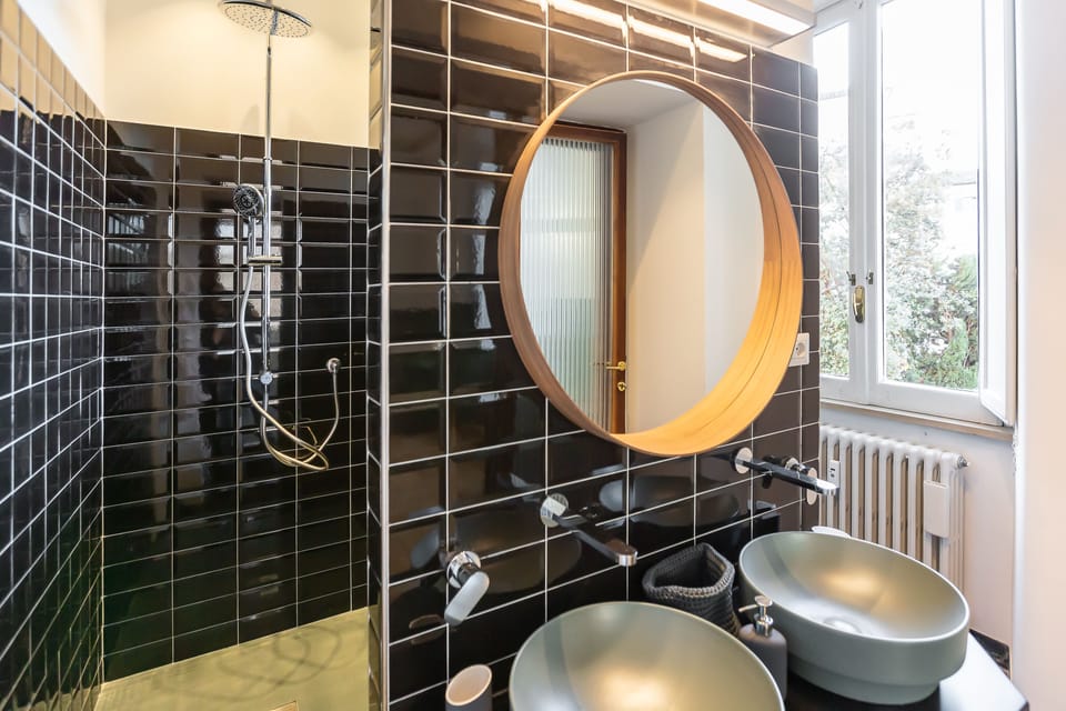 Presidential Suite | Bathroom | Shower, rainfall showerhead, free toiletries, hair dryer