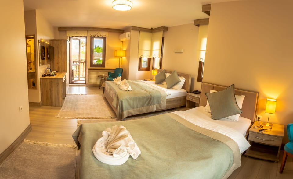 Premium bedding, in-room safe, desk, laptop workspace