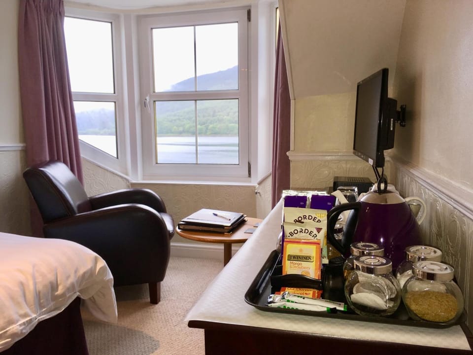 Blackout drapes, free WiFi, bed sheets