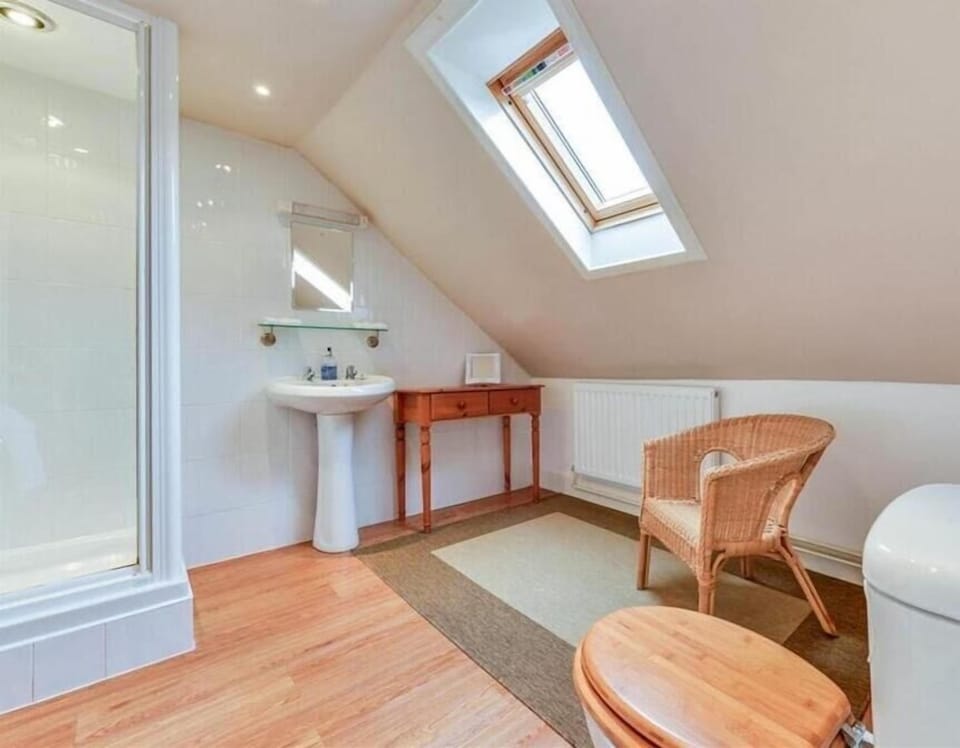 Deluxe Double Room, Ensuite (Lake and Mountain View) | Bathroom | Towels