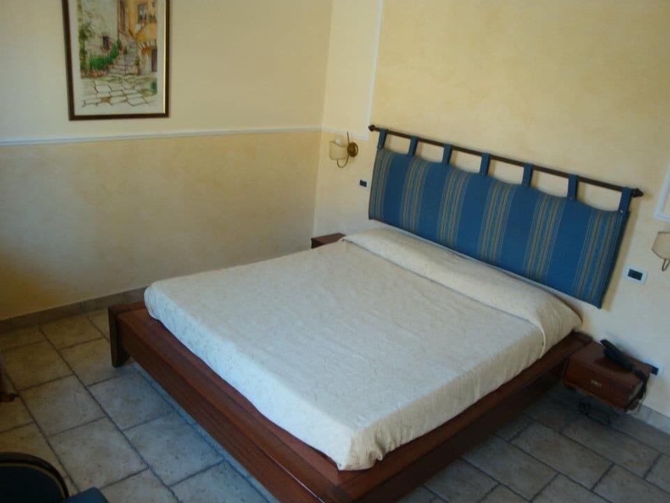 Double Room, Garden View | In-room safe, desk, laptop workspace, iron/ironing board