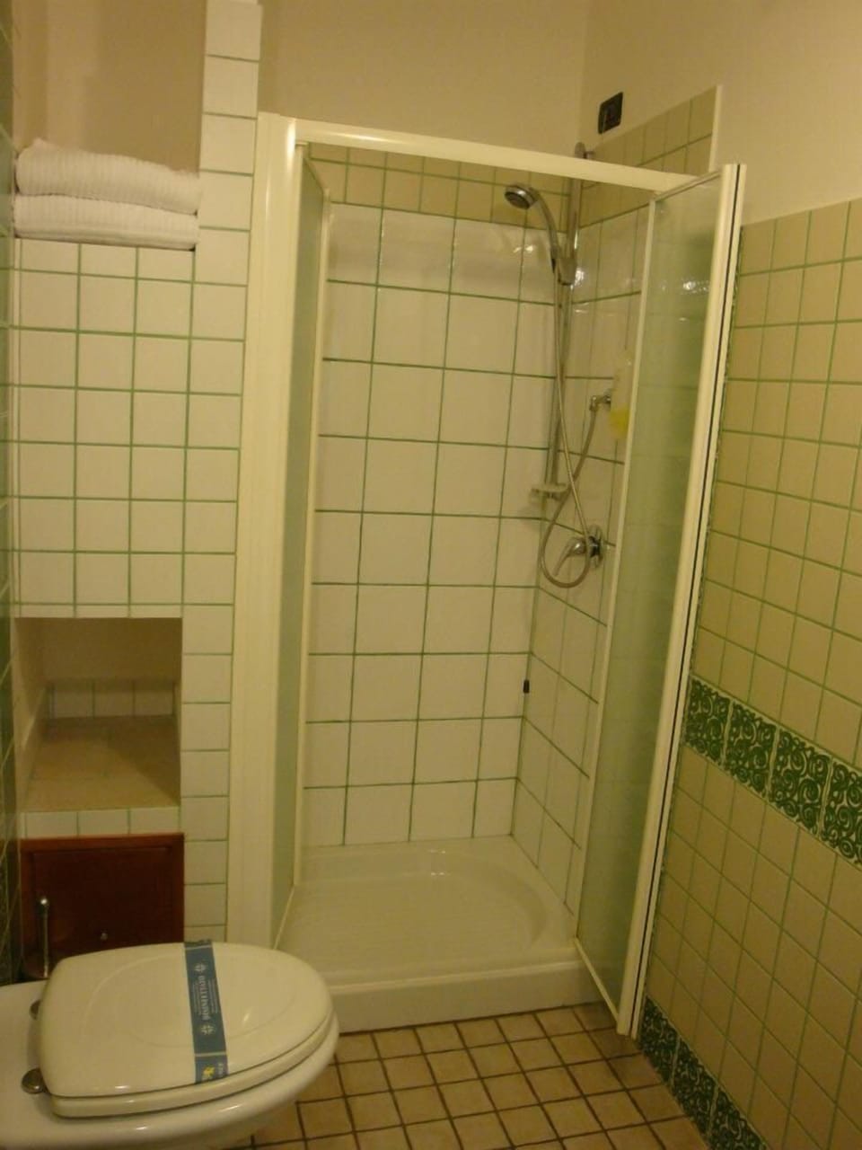 Twin Room, 3 Twin Beds, Garden View | Bathroom | Shower, free toiletries, hair dryer, bathrobes