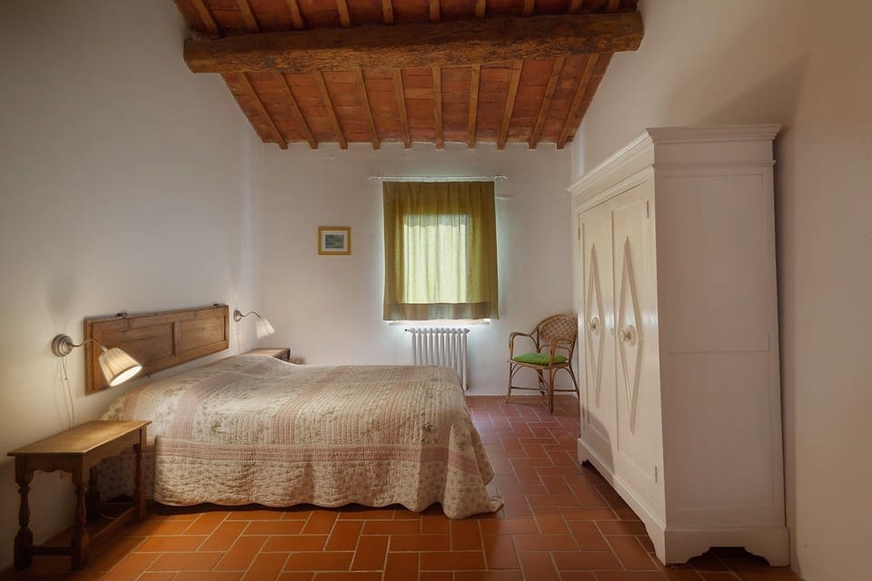 Double Room | Desk, cribs/infant beds, rollaway beds, free WiFi