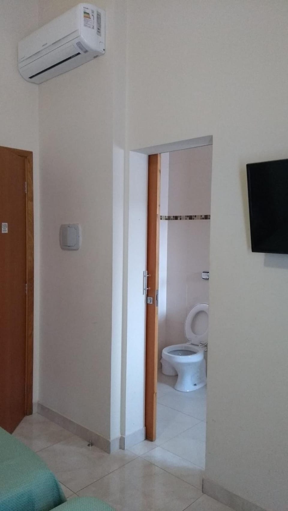 Desk, laptop workspace, free WiFi, bed sheets