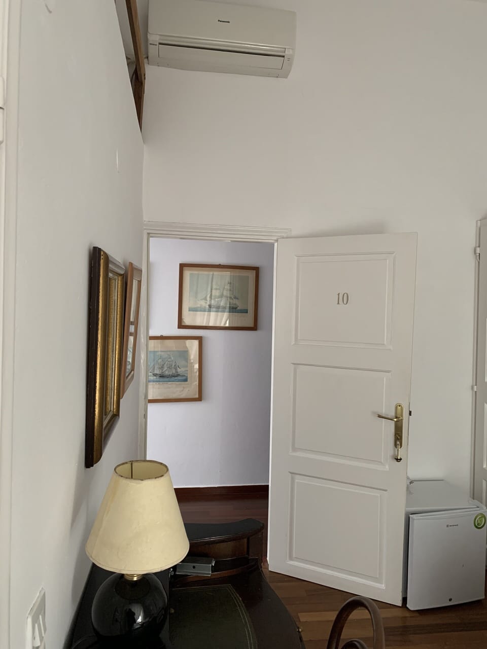 Traditional Single Room | Individually furnished, laptop workspace, iron/ironing board, free WiFi