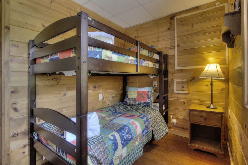 Lower Level 4th bedroom Twin Bunkbeds 