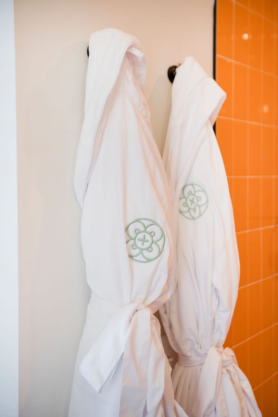 Room 1:3 - Classic King | Bathroom | Shower, hair dryer, bathrobes, towels