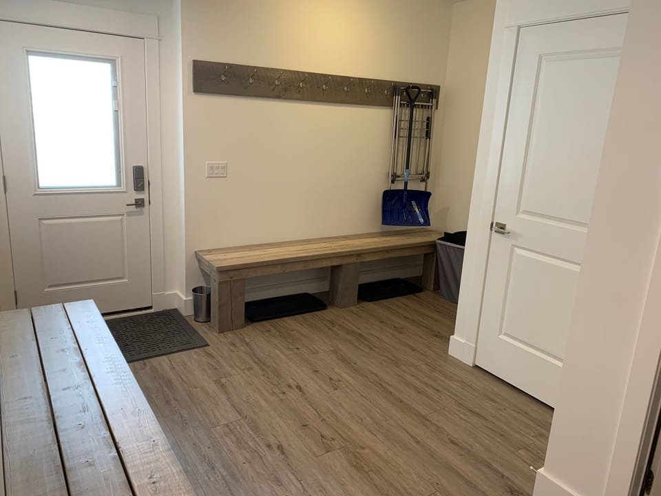 Skyway Entry Mudroom (shared with lower suite)