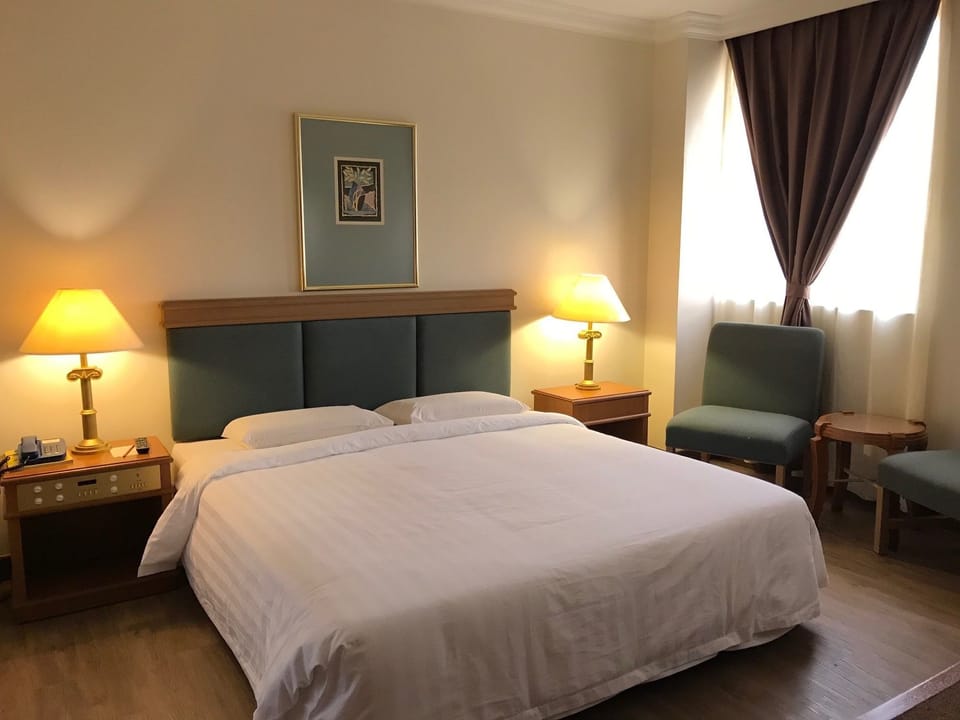 Superior Suite | Desk, soundproofing, iron/ironing board, WiFi