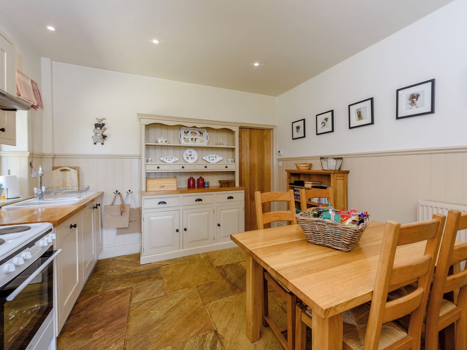 Farmhouse style kitchen/diner | Castlemans Stables East - Castleman&rsquo;s Stables, Sedlescombe, near Battle