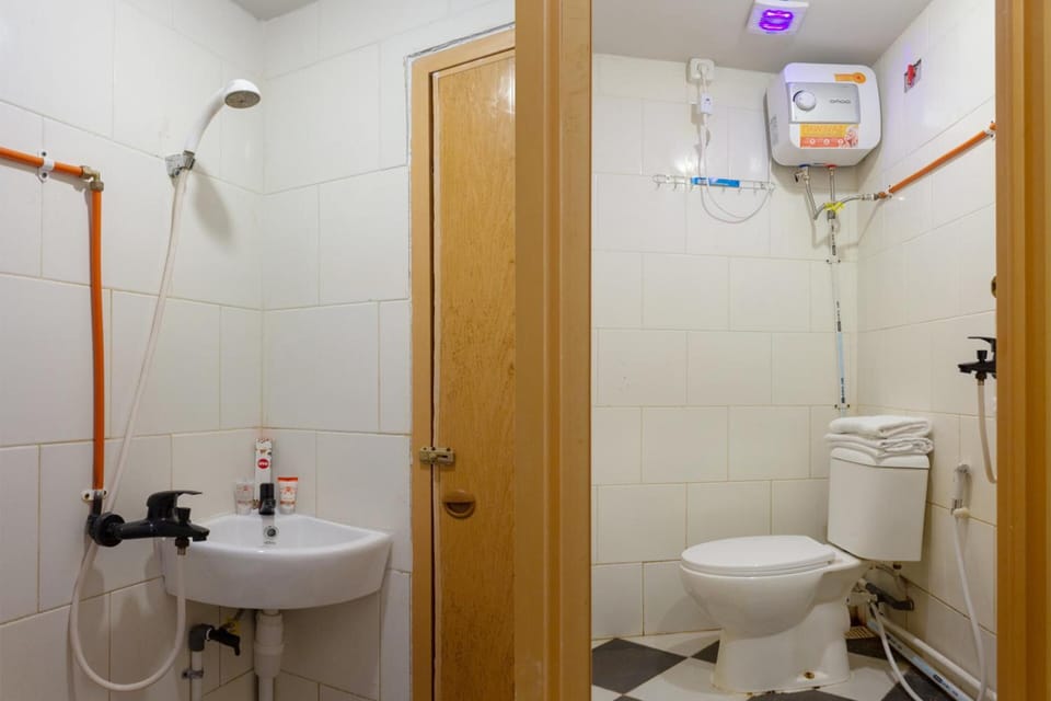 Shower, towels