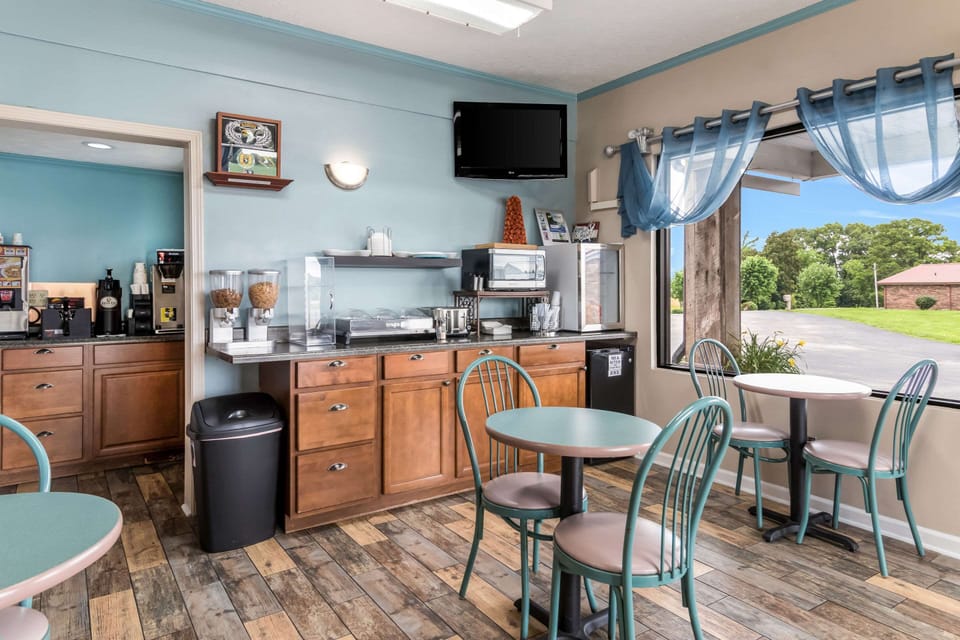 Free daily on-the-go breakfast