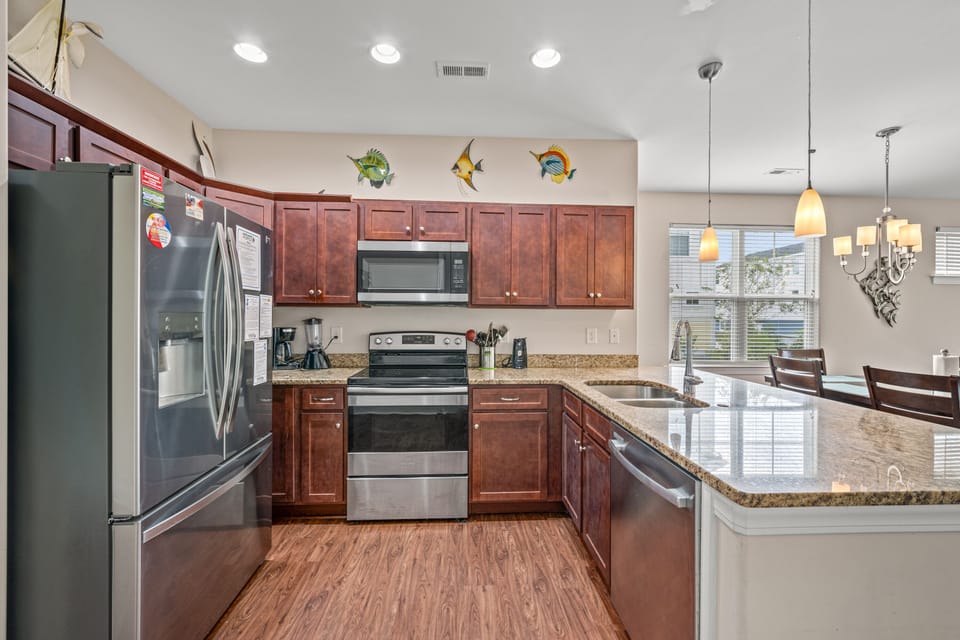 Feel like a professional chef in this fully stocked kitchen.
