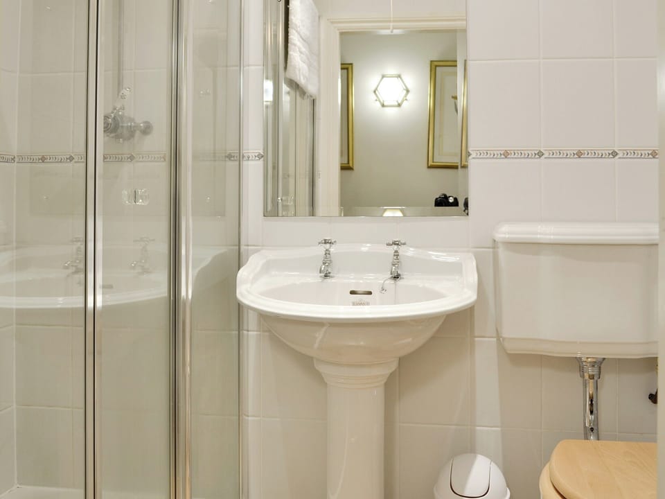 Shower room | Dol Y Clochydd, Llanfachreth, near Dolgellau