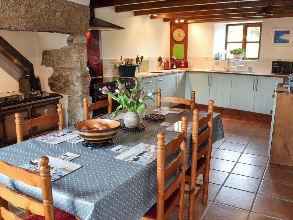 Kitchen with dining area | Bruce&rsquo;s Cottage, Whitecross, near Marazion