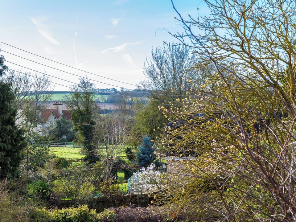 Spacious double bedroom | Ashby Cottage, Long Compton, near Chipping Norton