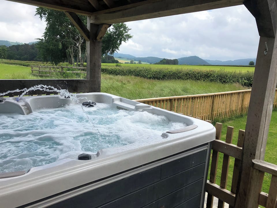 Hot tub | Acre Luxury LodgesUpper Close, Prestrigne