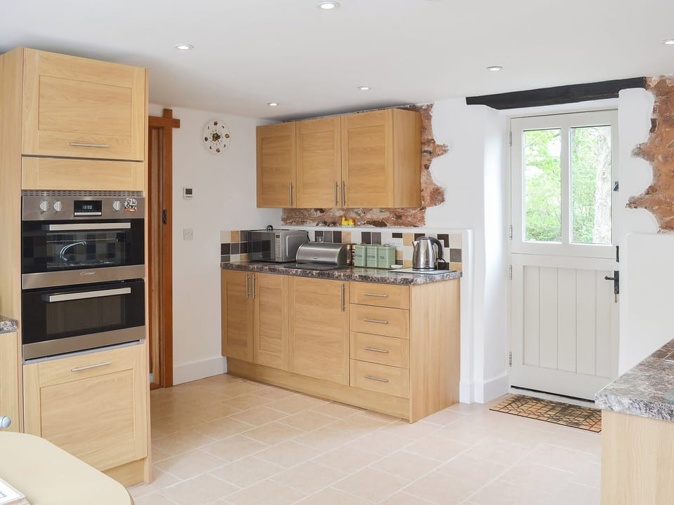 Well presented kitchen | Fair Maid - Glimsters Farm Holiday let, Kentisbeare, Cullompton