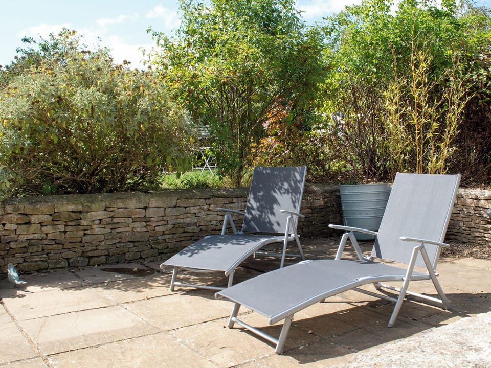 Sitting-out-area | Swallows Nest, Near Cirencester
