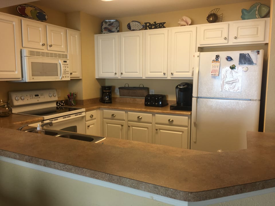 Stove/Oven, icemaker, dishwasher, microwave,disposal, Keurig
