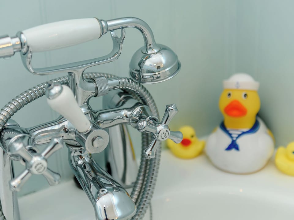 Family Bathroom | Castlemans Stables West - Castleman&rsquo;s Stables, Sedlescombe, near Battle