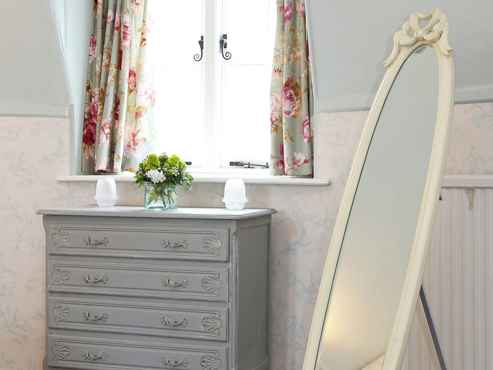 Master bedroom | Leacon Hall - Oast - Leacon Hall, Warehorne, Ashford