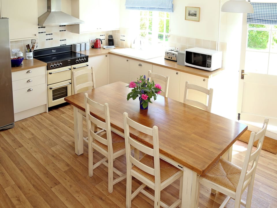 Kitchen/diner | Leacon Hall - Oast - Leacon Hall, Warehorne, Ashford