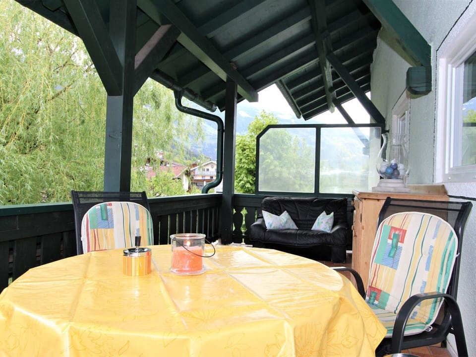 Property, Room, Restaurant, House, Building, Real Estate, Vacation, Table, Cottage, Interior Design
