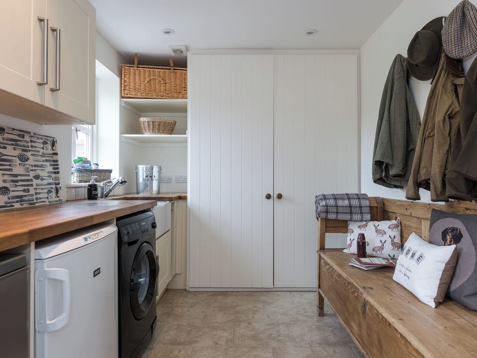 Utility room | Liliy Pad Lodge - Garden House Cottages, Market Stainton, near Market Rasen