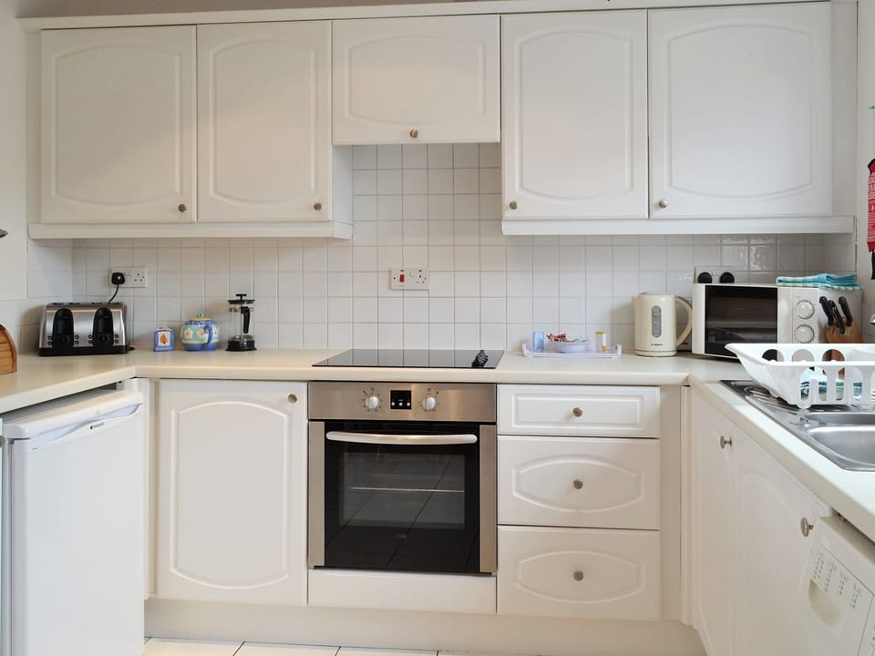 well-equipped fitted kitchen | Moon River Cottage, Whitby