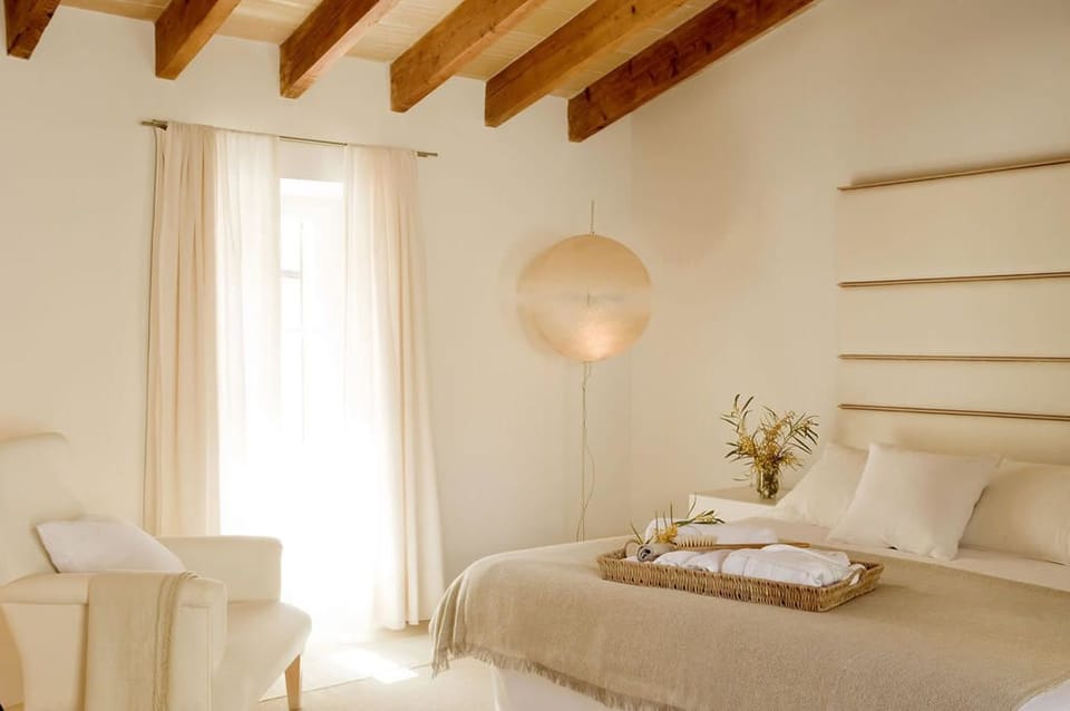 Double Room | In-room safe, desk, free WiFi, bed sheets