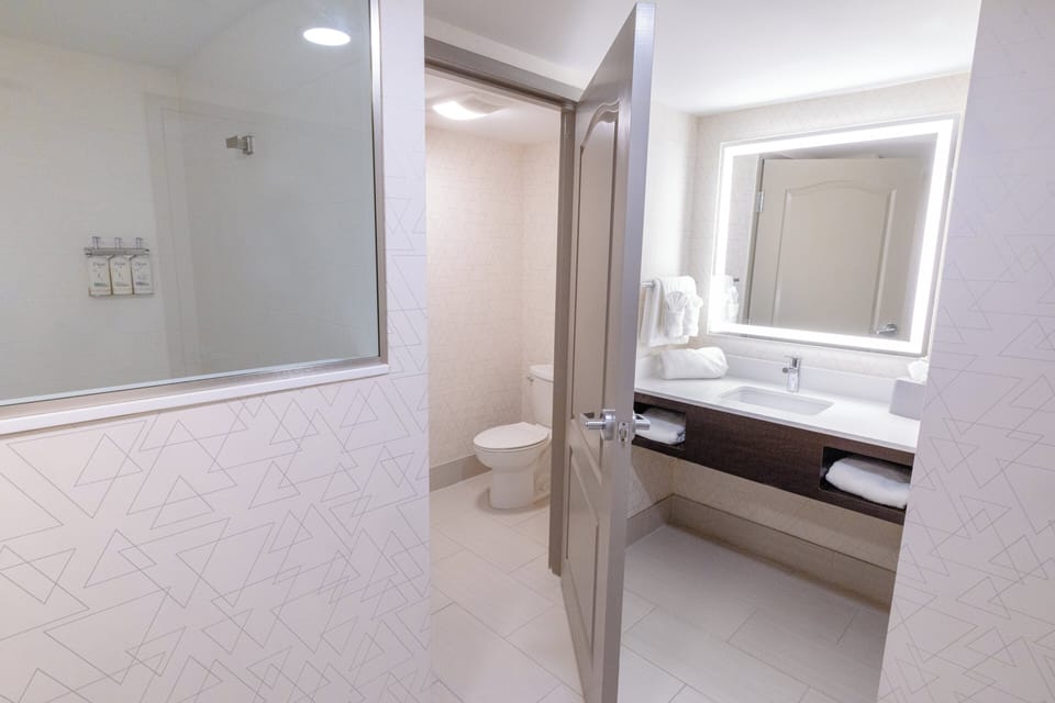 Combined shower/tub, designer toiletries, hair dryer, towels