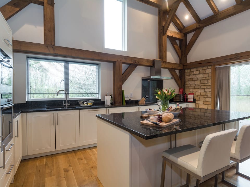 Kitchen with breakfast bar | Coot Lodge, Somerford Keynes, near Cirencester