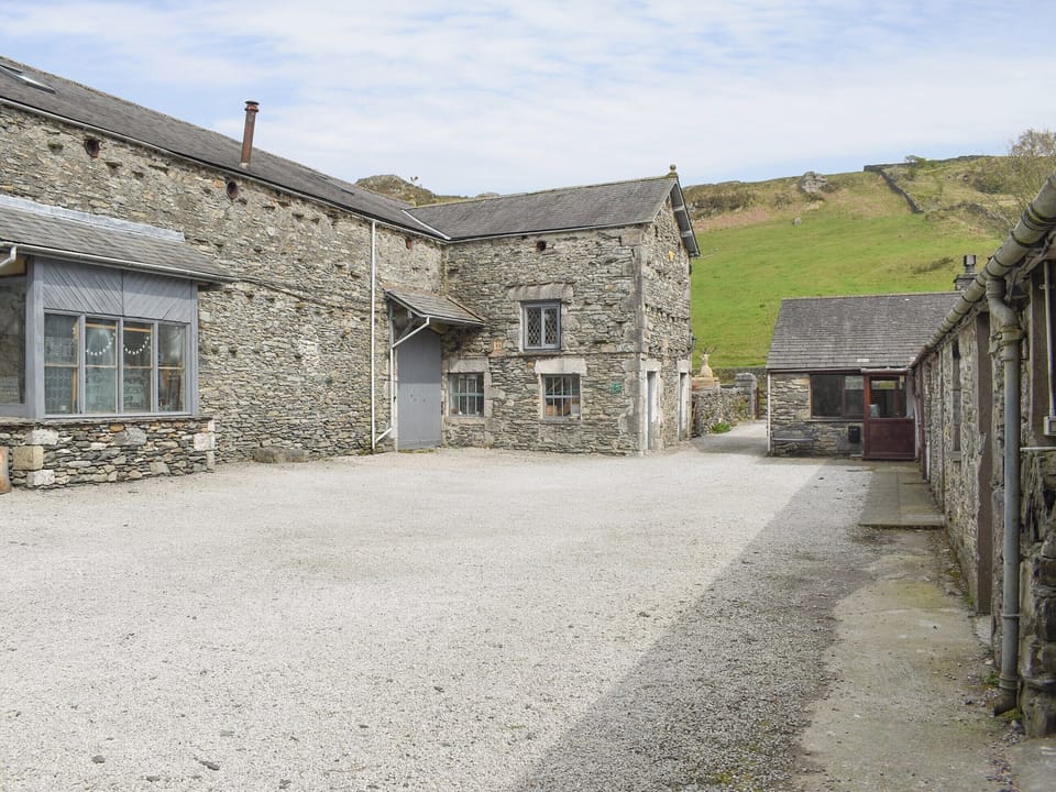 Courtyard parking area | Yew Tree Farm, Low Newton