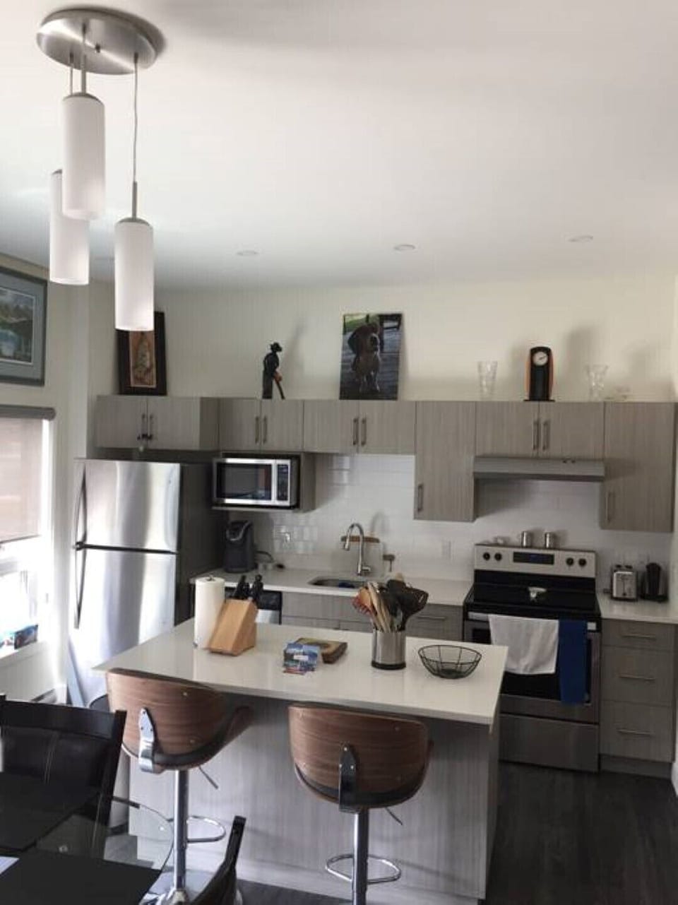 Fully stocked kitchen with Island and 2 Chairs 