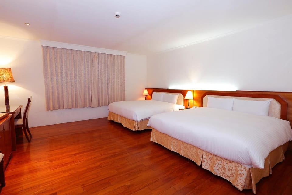Blackout drapes, free WiFi, bed sheets