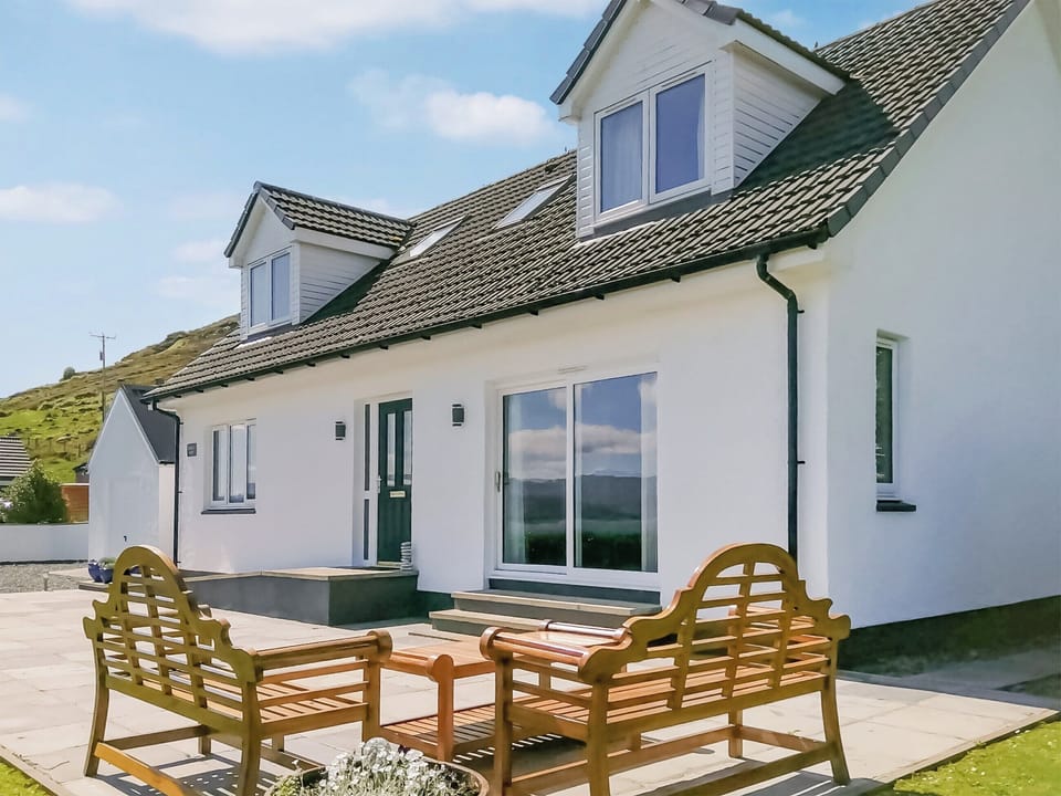 Attractive detached holiday home | Eilean View (Island View), Inverasdale by Poolewe, near Achnasheen