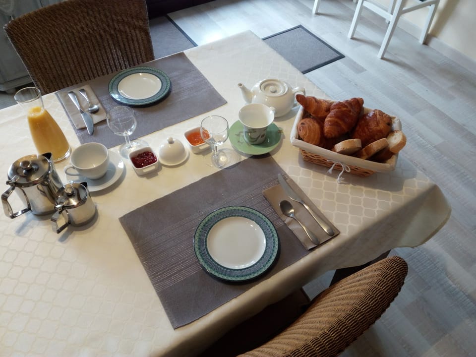 Daily full breakfast for a fee