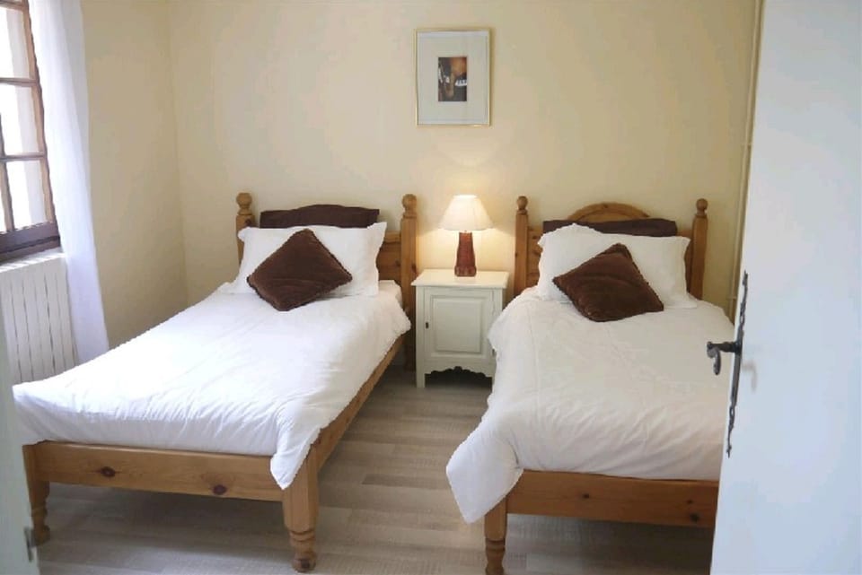 Room, 2 Bedrooms, Garden View | Individually decorated, individually furnished, free cribs/infant beds