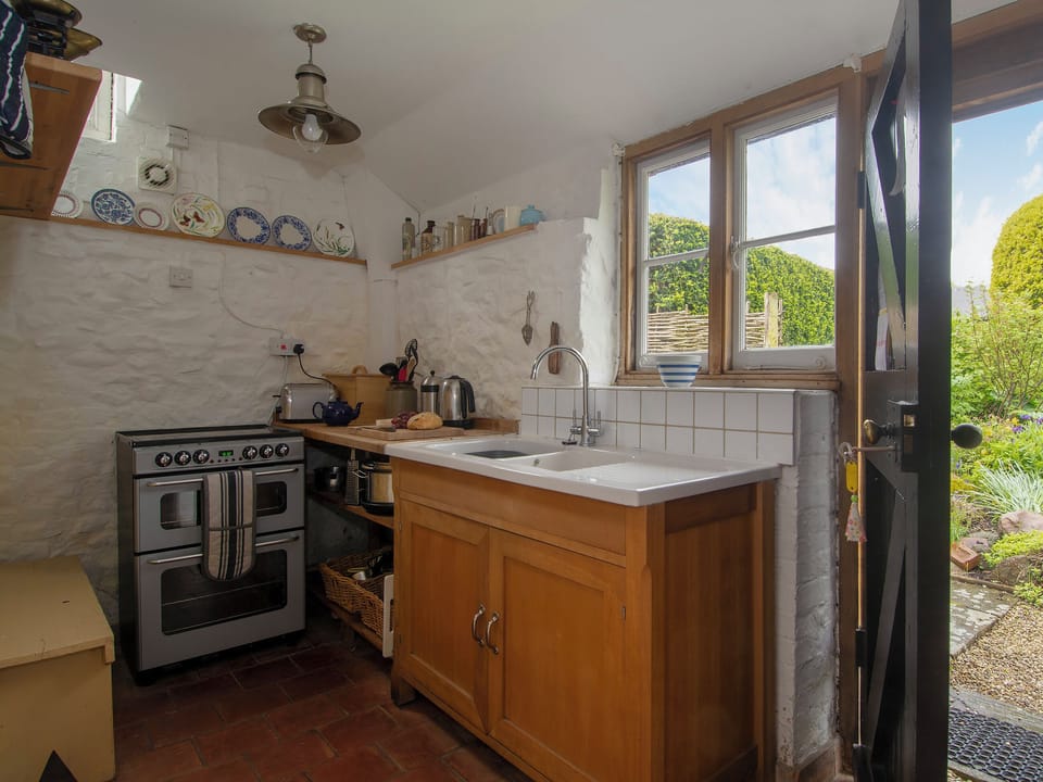 Galley style kitchen | Avebury Cottage, Avebury