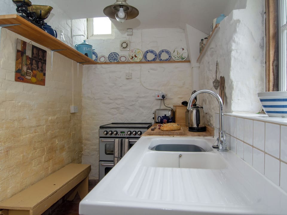 Galley style kitchen | Avebury Cottage, Avebury