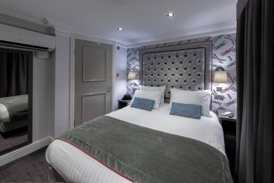 Double Room | In-room safe, desk, blackout drapes, iron/ironing board
