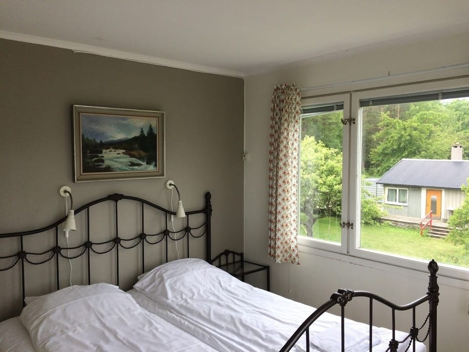 Basic Twin Room, Shared Bathroom
