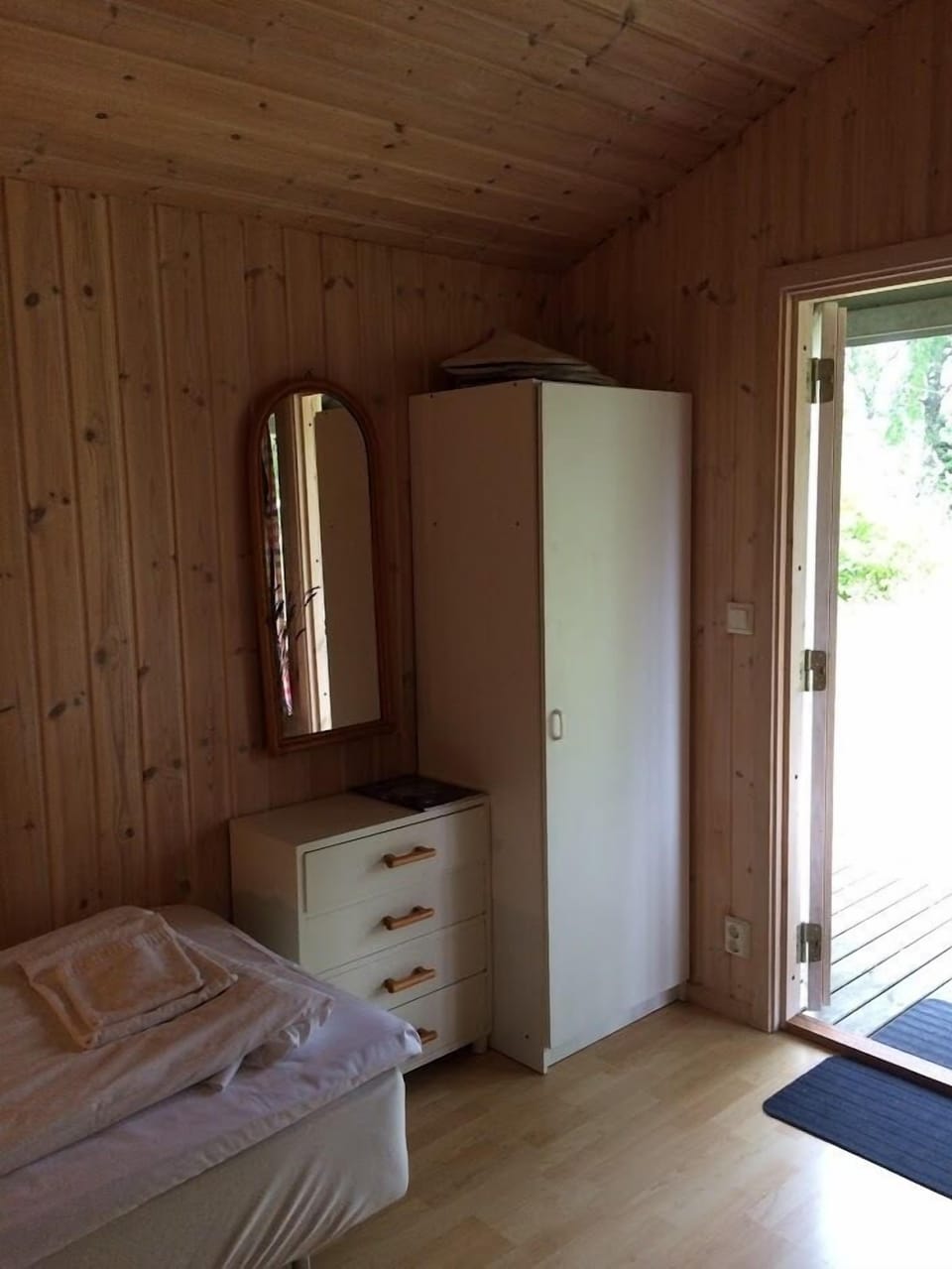 Basic Cabin, Shared Bathroom (2 Beds)