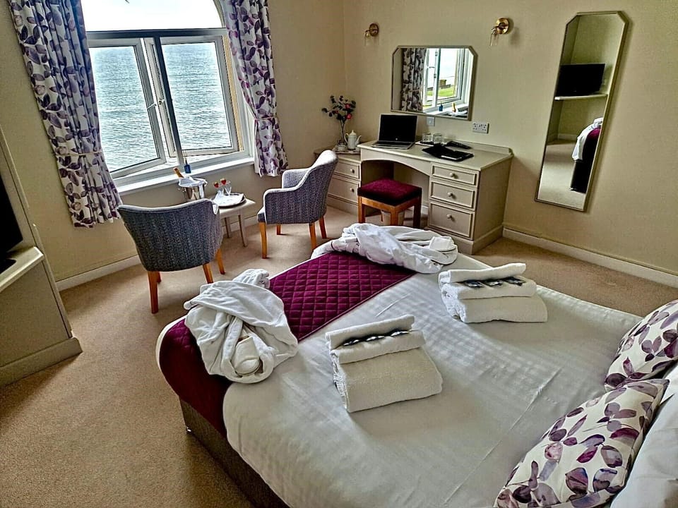 Standard Double Room, Sea View | Individually decorated, individually furnished, blackout drapes