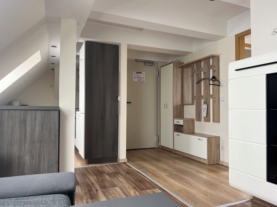 Family Room | Desk, free WiFi, bed sheets