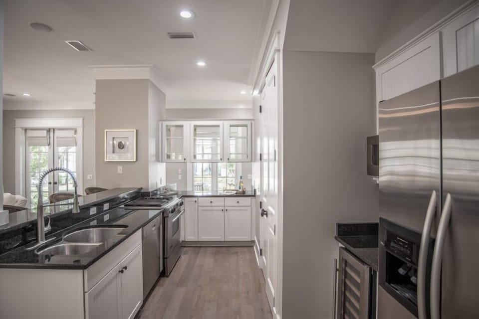 Gorgeous, Fully Equipped Kitchen