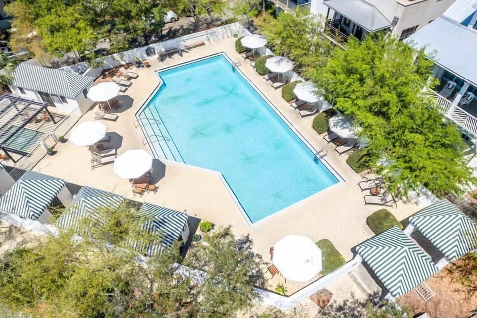 Cabana Pool